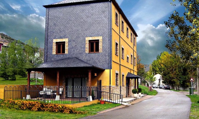 Pobladura de las Regueras House | CASA ALTOBIERZO, 9 Habitaciones y 9 BAÑOS