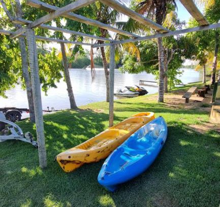 Mariricu House | CASA AMARELA Beira Rio Guriri