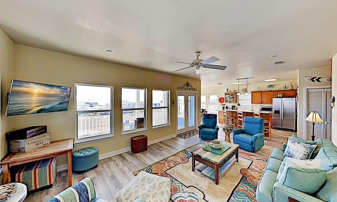 Fort Morgan House | Casa Azul | Gulf-View Screened Porch & Rooftop Deck | Beach Club Access