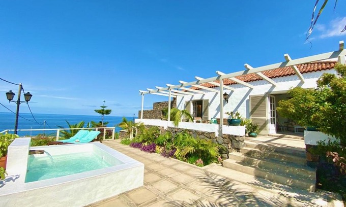 La Orotava House | Casa Badana, Exclusiva Casa Privada con Piscina y Vistas al Mar