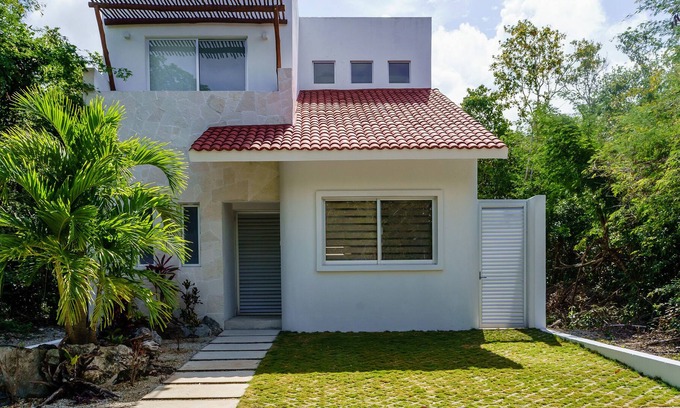 Puerto Morelos House | Casa Barbara is a peaceful setting, abundance of vegetation in the gated community of Aldea K'iin.
