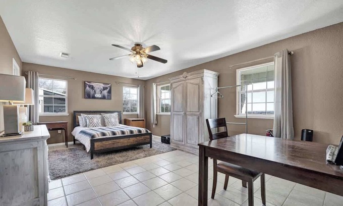 Fredericksburg House | Casa Blanca: Hot-tub, Fire Pit, Hill Country Views