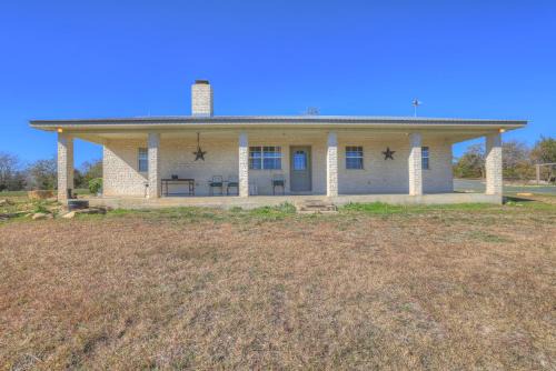 Fredericksburg House | Casa Blanca: Hot-tub, Fire Pit, Hill Country Views