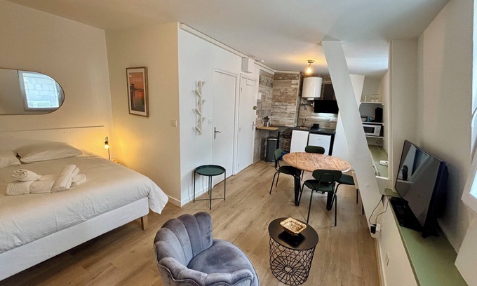 Brive-la-Gaillarde Apartment | Casa Bondy - Studio - Coeur de ville de Brive