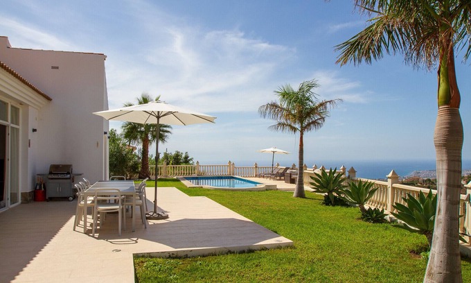 Arenas Villa | Casa Bonita - 4 bedroom Country House in Authentic Andalucia, Malaga