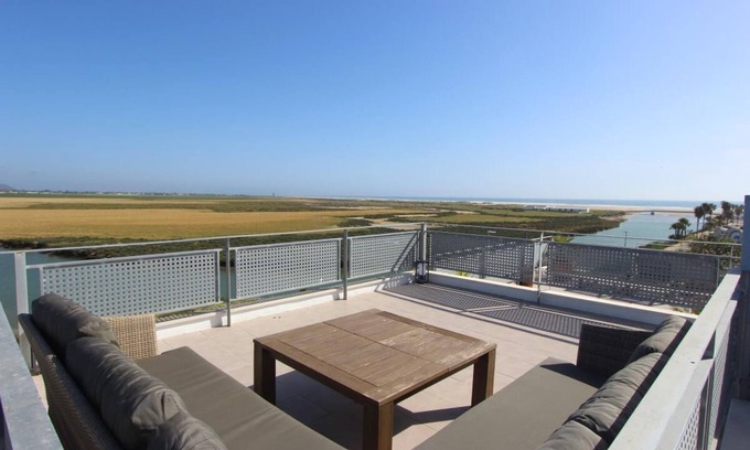 Conil de la Frontera City Center Apartment | Casa Castilnovo - Townhouse built in "loft"style with roof terrace with fantastic sea views close to the beach