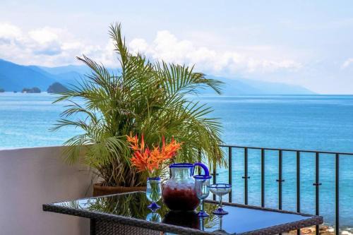 South Shore Hotel Area Apartment | Casa Celestial - beachfront ocean view - snorkelling onsite!