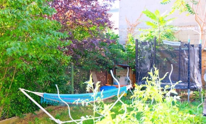 Kostheim Apartment | Casa Colore with Garden and Courtyard