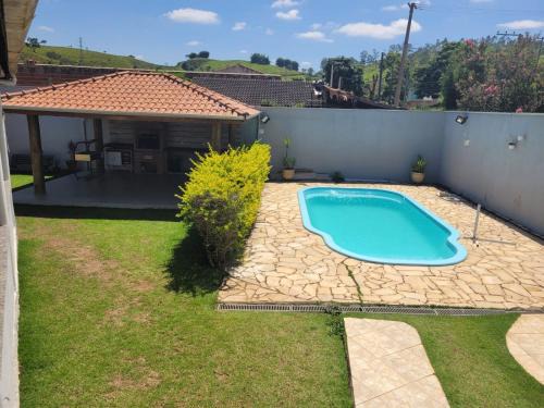 Guaratingueta House | Casa com ampla área de lazer há 10 minutos do Santuário de Aparecida