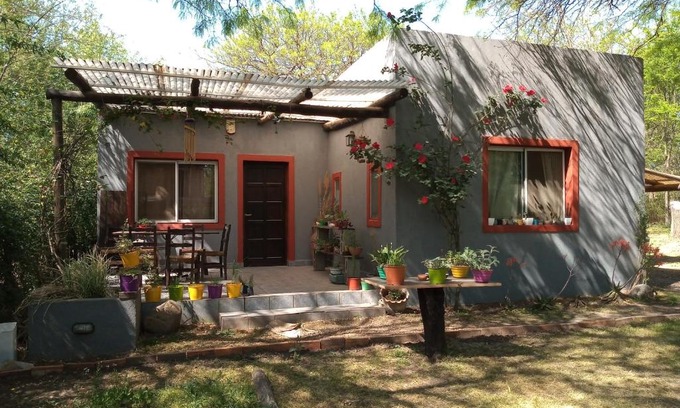 Valle de Anisacate House | Casa con piscina en entorno muy verde