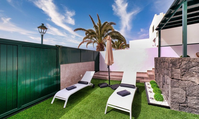 Costa Teguise Ski Chalet | Casa Costa Esmeralda Plus- Pool and Relax