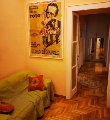 Historical Center Apartment | Casa Cupiello Via Chiaia - Casa Vacanze ad uso Esclusivo