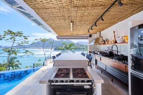 Tenorio House | “Casa de alto padrão com ampla vista para o mar.”