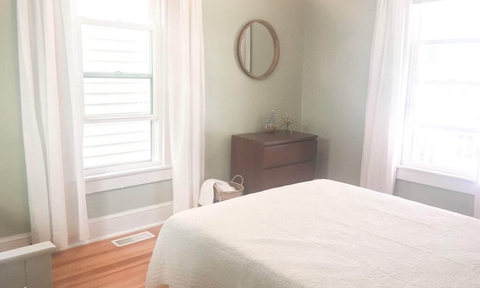 Cape Charles House | Casa de Coconut, 2 blocks from beach!!!