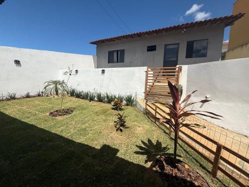 Jacutinga House | Casa de Fundo