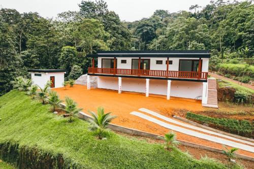 Pedro Vicente Maldonado Cabin | Casa de la Cascada