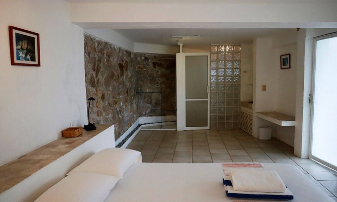 Las Playas Hotel | Casa de la Tierra in Acapulco con A/C