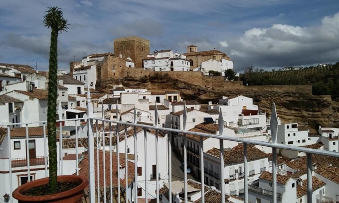 Setenil de las Bodegas House | Casa de las Lanzas