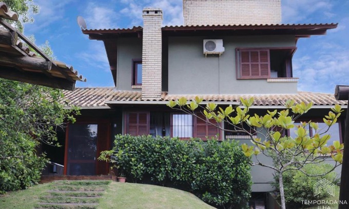 Praia do Rosa Villa | Casa de praia no Rosa - vista para Lagoa de Ibiraquera