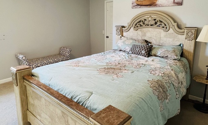 St. Charles House | Casa de Saint Charles