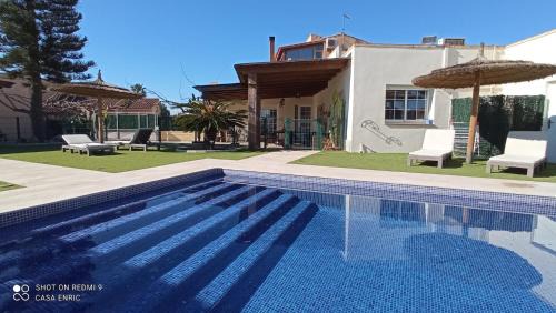 Deltebre House | Casa de sueños Benasha con piscina, zona infantil y parking privado
