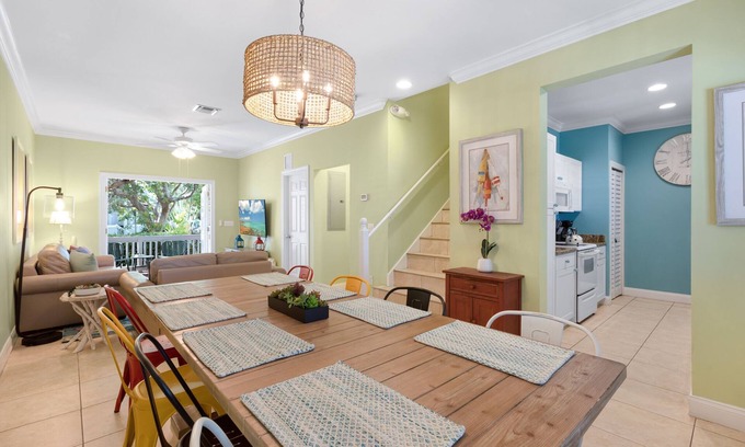 Key West House | CASA DE VINO ~ Amazing Price for Charming Townhouse with Pool & Tiki!
