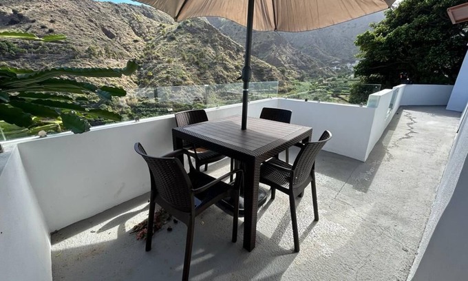 Hermigua House | Casa DEL Arbol DE Bibiana 2. Con Vistas a las Montañas, Tranquilo y Céntrico