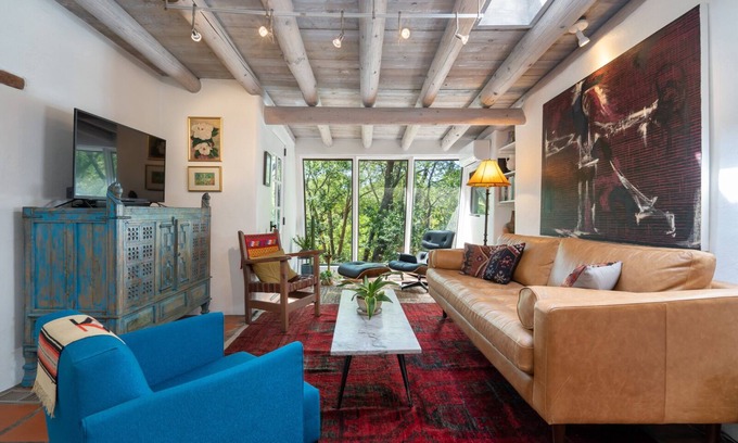 Historic Eastside House | Casa Del Bosque - Walk to Canyon Rd