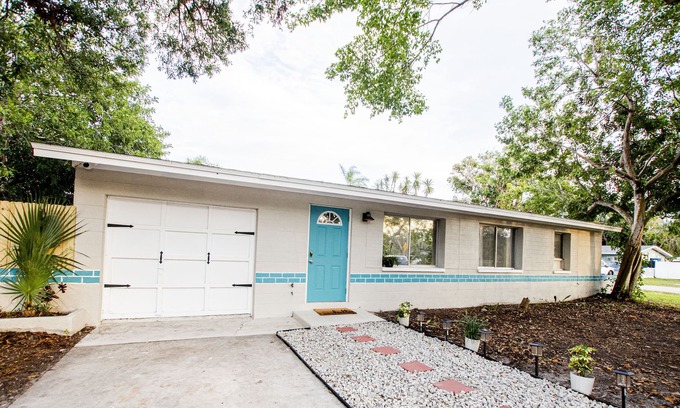 Riverview Estates House | Casa Del Mar - Just minutes away from #1 Beach in the US Siesta Key
