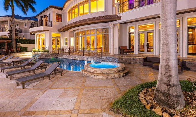 Lighthouse Point Villa | Casa del Toro Mansion