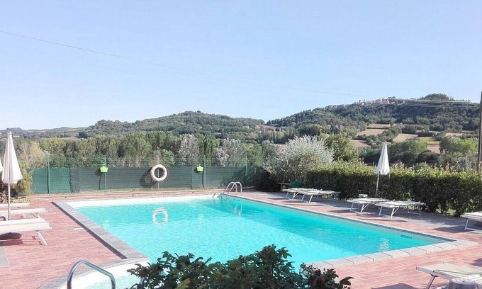 Fighille House | Casa delle Mammole B: A characteristic and welcoming apartment that is part of an ancient country house surrounded by the greenery, with Free WI-FI.