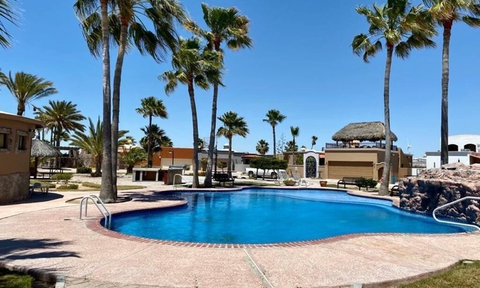 Sandy Beach House | Casa Diamante (3 Bedroom 2 Bathroom)