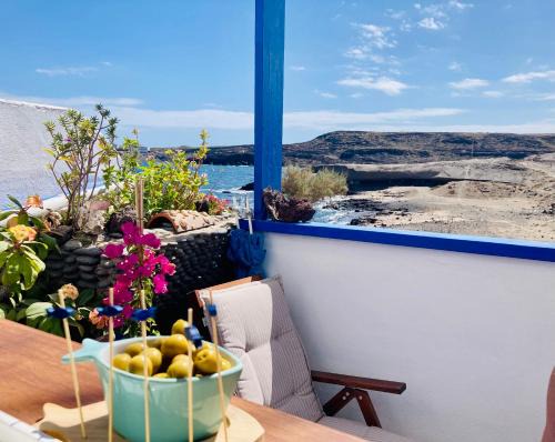Poris de Abona House | Casa Dora: Tradicional y al borde del mar.