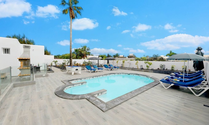 Tias Villa | Casa El Paraiso 5 bedrooms, 4 baths free A/C Electric heated pool.