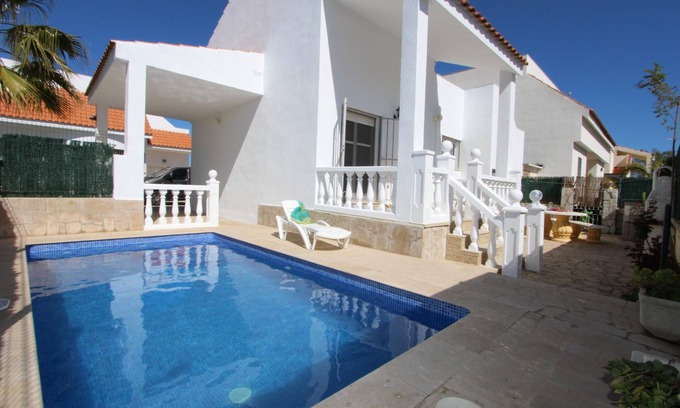 Riumar Ski Chalet | CASA ESPERANZA 2, Ideal house for your holidays near the sea, free wifi, air conditioning optional, private pool, pets allowed, dog’s beach