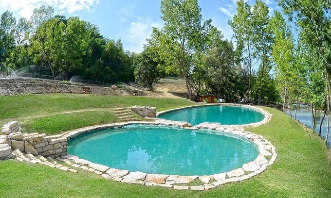 Chiusi House | Casa Fattorina D: A characteristic and welcoming apartment surrounded by the greenery, with Free WI-FI.