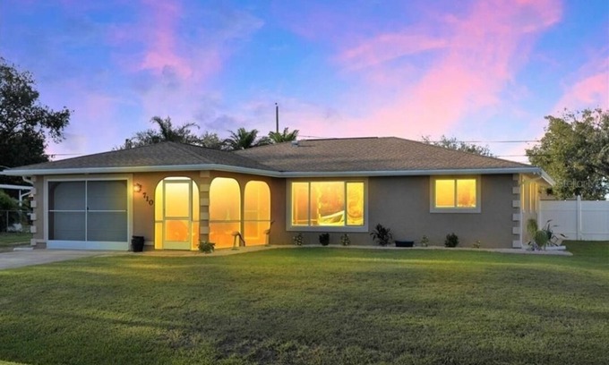 Port Charlotte House | Casa Florida, Pet-friendly, Child-friendly