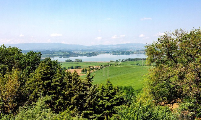 Castiglione del Lago House | Casa Fragola- Italian village house in Umbria