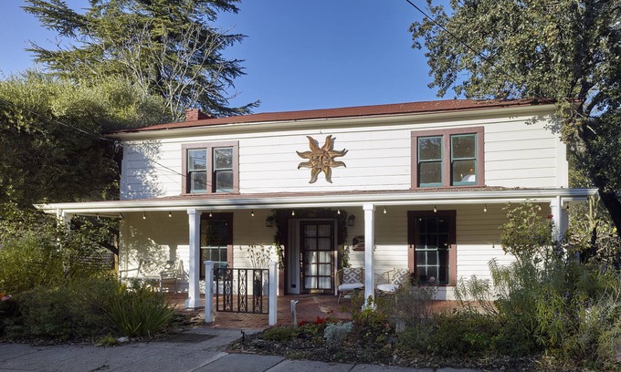 Sonoma House | Casa La Paloma - Historic Sonoma, Old World Charm, Great Location, Pool Coming