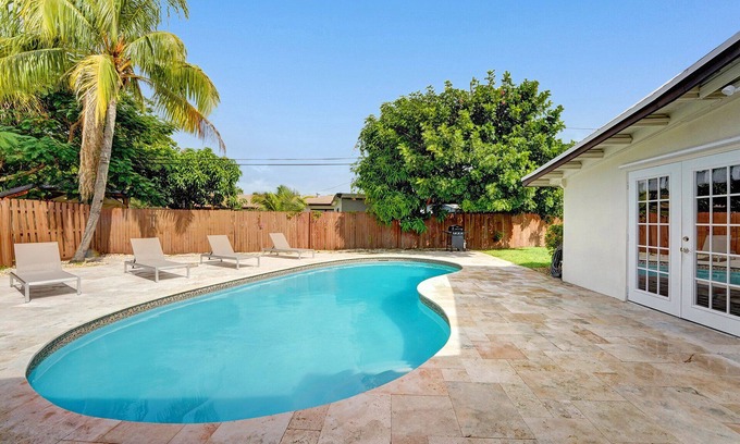 Sunset House | Casa Lani π
Charming Stylish Modern Fort Lauderdale Suburban Home - HEATED Pool