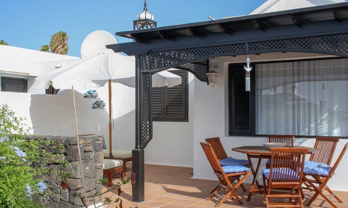 Los Pocillos House | Casa Las Rosas | Beautiful front line holiday home in a prime location