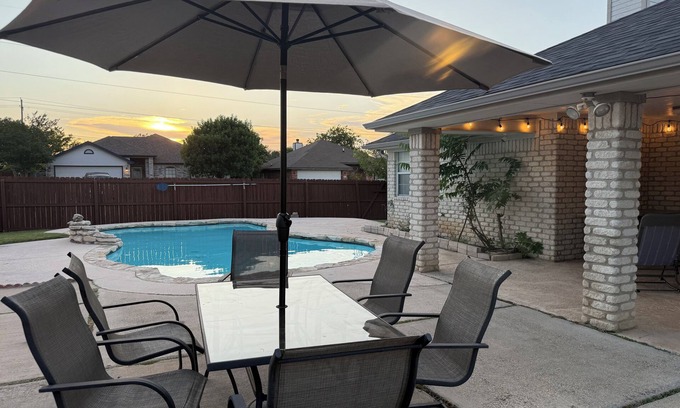 Killeen House | Casa Lava- 4-bedroom pool house in Killeen