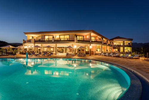 Monte Leon Hotel | Casa León Royal Retreat