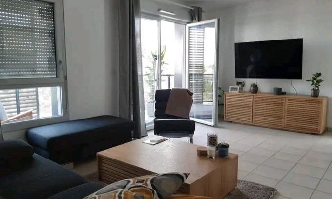 Decines-Charpieu Apartment | Casa Lione - Appartement Moderne à Décines