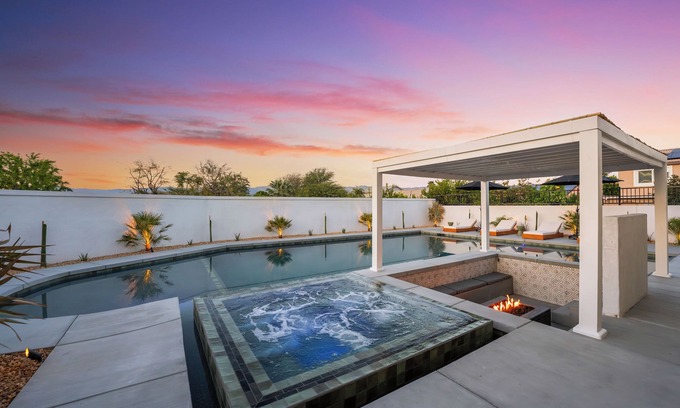 Coachella House | Casa Mañana: Oversized pool, Tulum inspired relaxing backyard/close to festivals