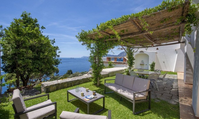Praiano House | Casa Michara located in the village center