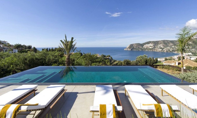 La Herradura Villa | Casa Nero - Four Bedroom Villa, Sleeps 9