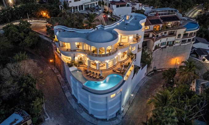 Conchas Chinas Villa | Casa Paakat - Luxury villa with chef, bartender, daily housekeeping and ocean views