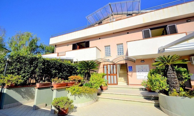 Agropoli House | Casa Pesca A: A modern and graceful apartment situated at a few steps from a sandy beach, with Free WI-FI.