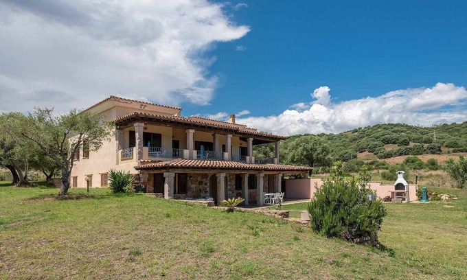 Siniscola Apartment | CASA POMPIA 6: four-room holiday home surrounded by greenery